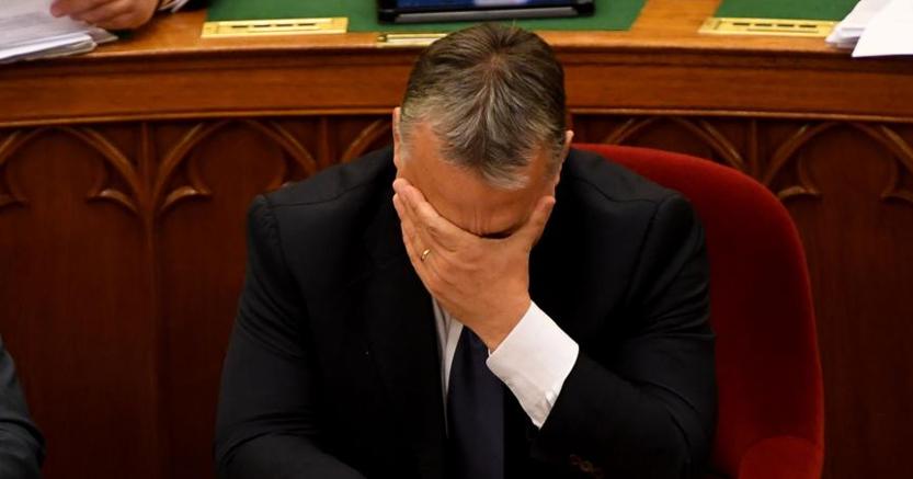 Il premier ungherese Viktor Orban in Parlamento dopo il voto sui rifugiati